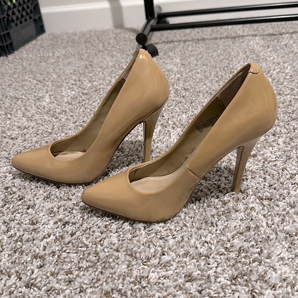 Steve Madden Nude Heels - Picture 4 of 6